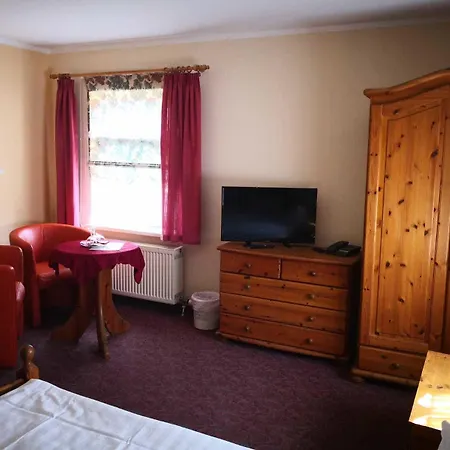 فندق Froehlich 2*